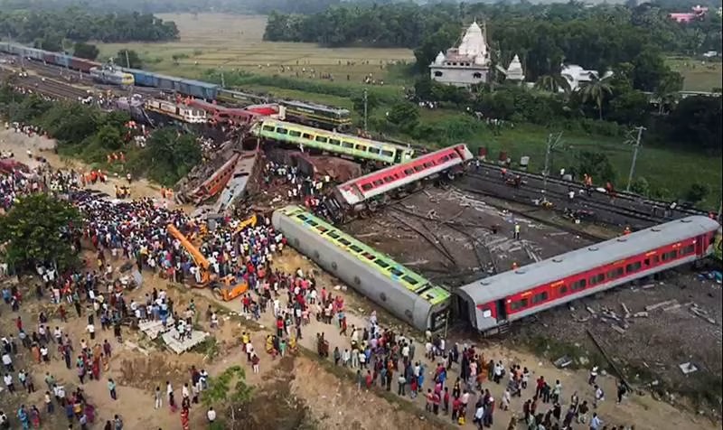 تصاویر هوایی از محل حادثه خروج قطار در هند