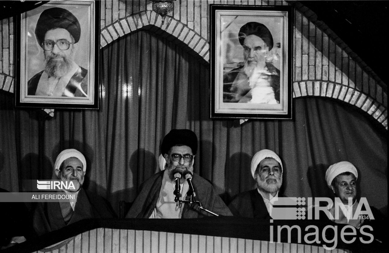 عکس/ حضور رهبر انقلاب در سی و چهار مراسم سالگرد رحلت امام خمینی (ره)