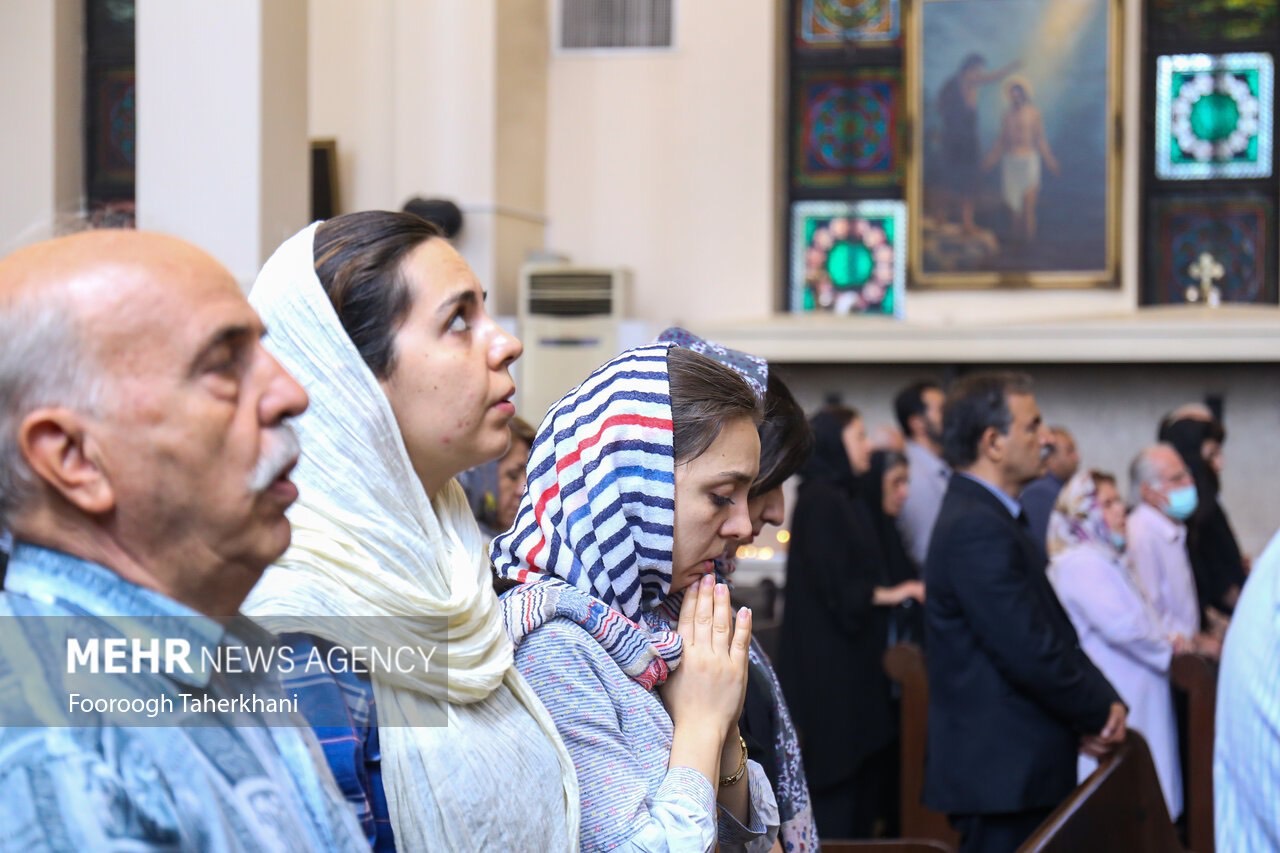 عکس/ بزرگداشت سالگرد ارتحال امام خمینی (ره) توسط ارامنه