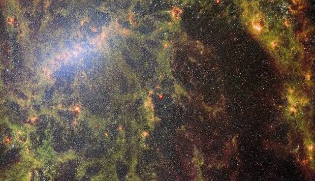 تصویر جدید «جیمز وب» از یک کهکشان مارپیچی میله‌ای