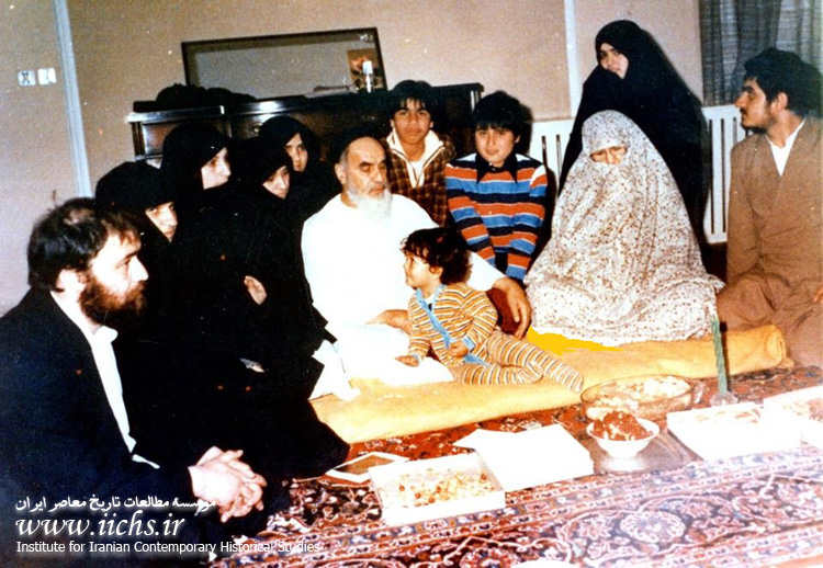 تصاویری کمتر دیده شده از امام خمینی(ره) در کنار خانواده