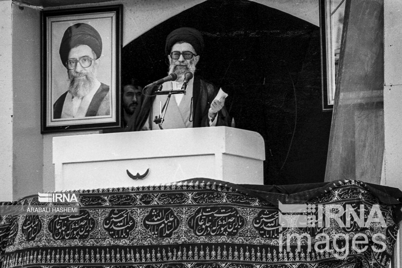 عکس/ حضور رهبر انقلاب در سی و چهار مراسم سالگرد رحلت امام خمینی (ره)