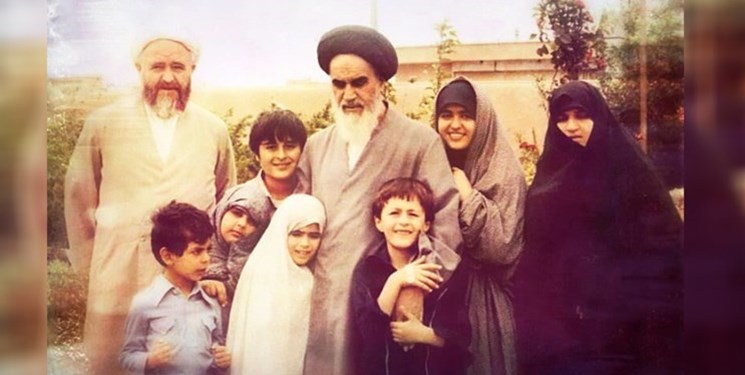 تصاویری کمتر دیده شده از امام خمینی(ره) در کنار خانواده