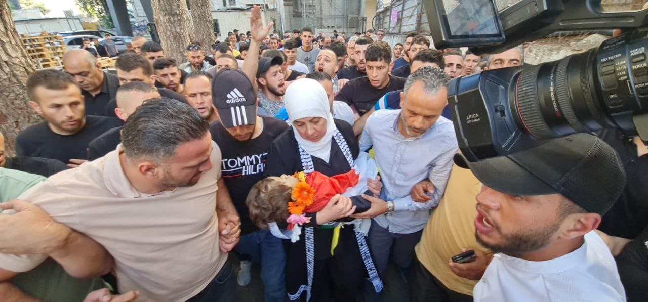 تصاویری از تشییع کودک فلسطینی «محمد تمیمی» در آغوش مادر