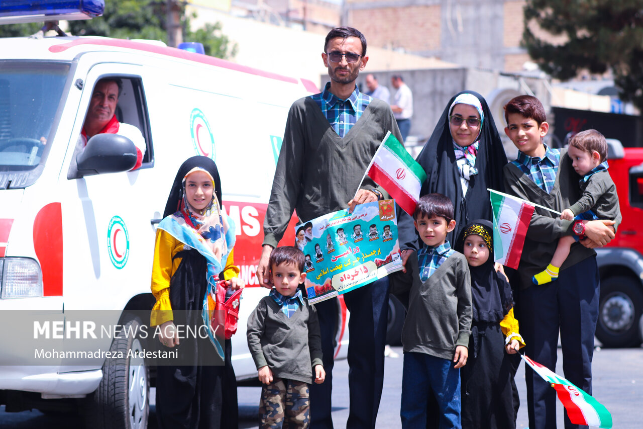 راهپیمایی مردم ورامین در سالروز قیام ۱۵ خرداد