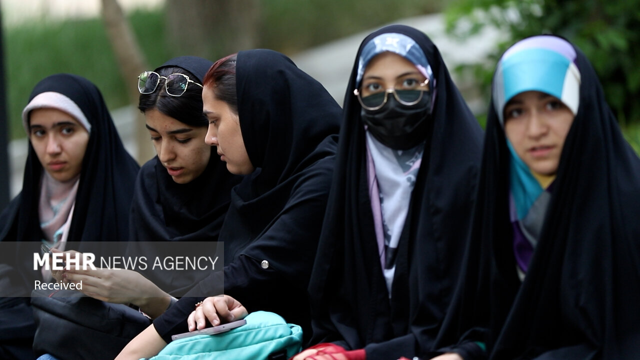 برگزاری کافه گفتگوی روابط آزاد در دانشگاه صنعتی همدان