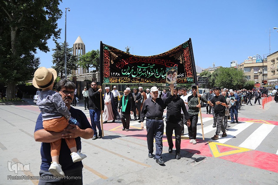 دسته عزاداری به مناسبت ارتحال امام خمینی(ره) در همدان