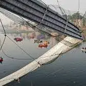 لحظه سقوط پل در حال ساخت آگووانی-سلتانگانج در هند