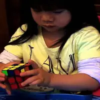 مهارت عجیب کودک ژاپنی در حل کردن مکعب روبیک