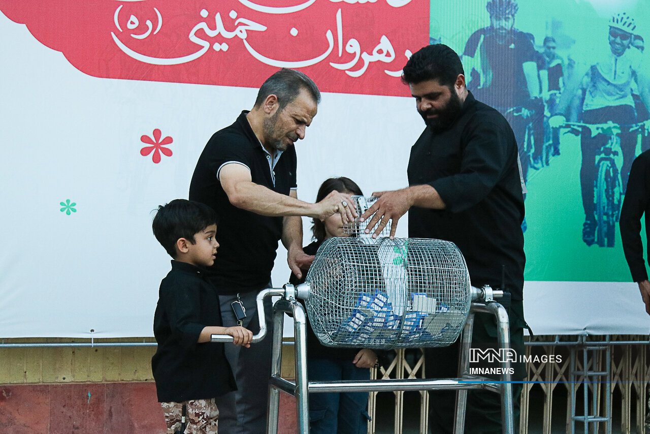 همایش دوچرخه سواری «عاشقان حسینی، رهروان خمینی» در اصفهان 