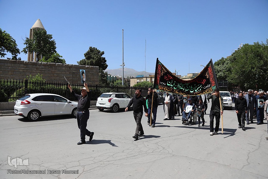 دسته عزاداری به مناسبت ارتحال امام خمینی(ره) در همدان