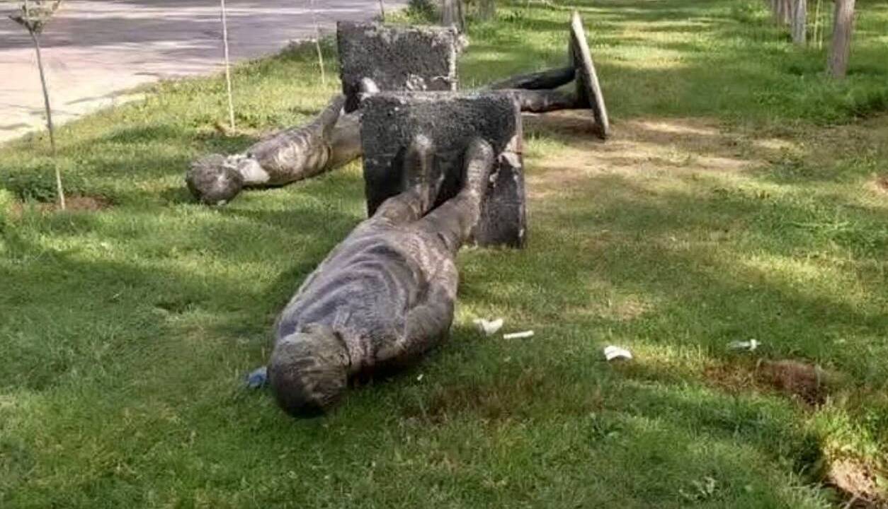 عزل یک مقام مسئول پس از سقوط مرگبار مجسمه در پارک اراک