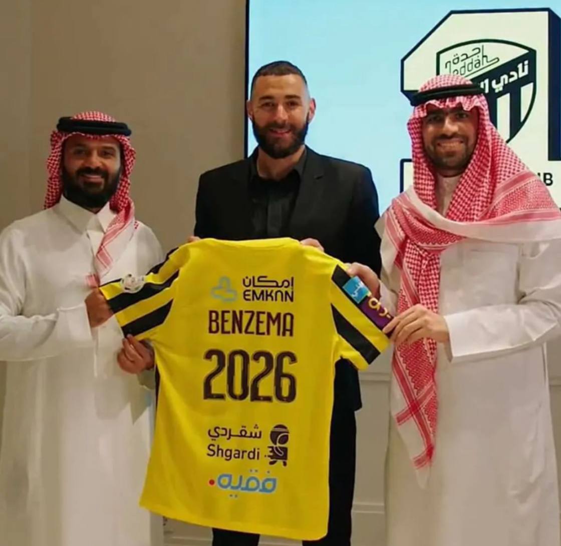 تصویر عقد قرارداد باشگاه الاتحاد با کریم بنزما
