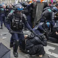 اعتراضات در فرانسه به خشونت کشیده شد