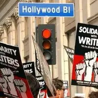نویسندگان بریتانیا در حمایت از اعتصاب در آمریکا به خیابان می‌آیند  