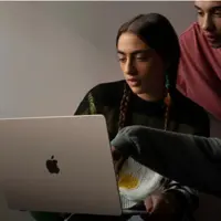 ویدیوی معرفی MacBook Air 15 اینچ؛ پرفروش‌ترین لپ تاپ دنیا 