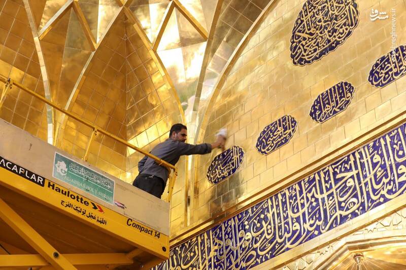 غبارروبی ایوان طلای حرم حضرت عباس(ع)