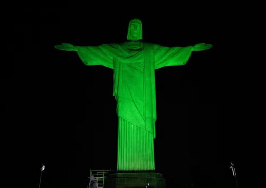 سبز شدن مجسمه مسیح در برزیل همزمان با روز محیط زیست