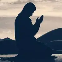 اگر چهل سال است نماز می‌خوانی و درجا می‌زنی با خودت خلوت کن! 