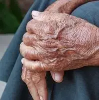 این عادات را ترک کنید، سبب پیری زودرس پوست می‌شوند