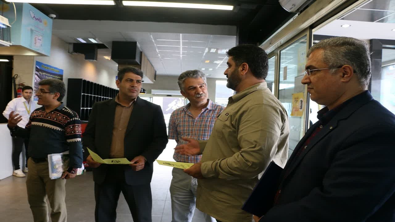 کاهش مصرف پلاستیک با توزیع رایگان کیسه پارچهای در رشت