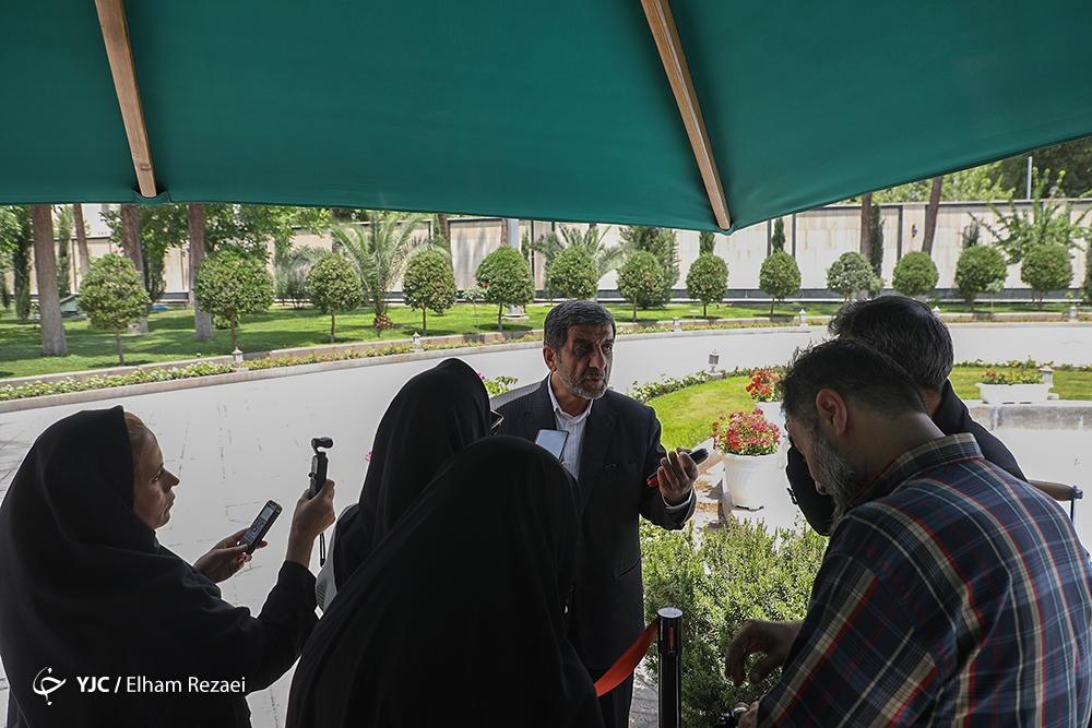 اعضای هیئت دولت در جمع خبرنگاران