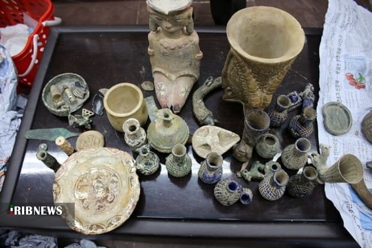 سارق ظروف قدیمی در فاروج دستگیر شد