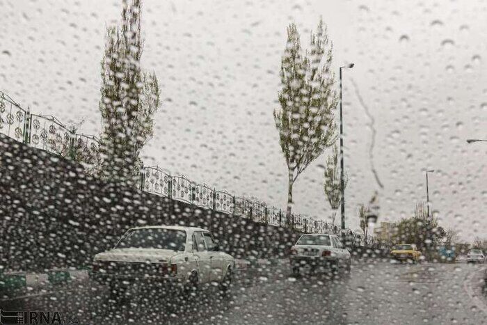 جادههای گیلان بارانی و لغزنده است