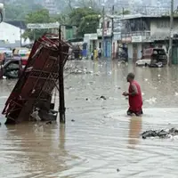 تاکتیک ترسناک مردم هائیتی برای فرار از سیل شدید
