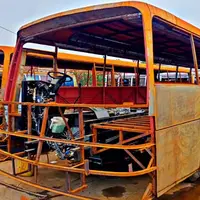 تصاویری عجیب از تولید اتوبوس دست‌ساز در پاکستان