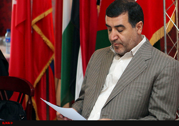 محبینیا: خالصسازان به غیر از خودشان و نوک بینیشان هیچچیز را نمیبینند