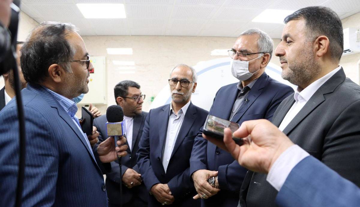 وزیر بهداشت: تجهیزات پیشرفته پزشکی را به مناطق محروم می رسانیم