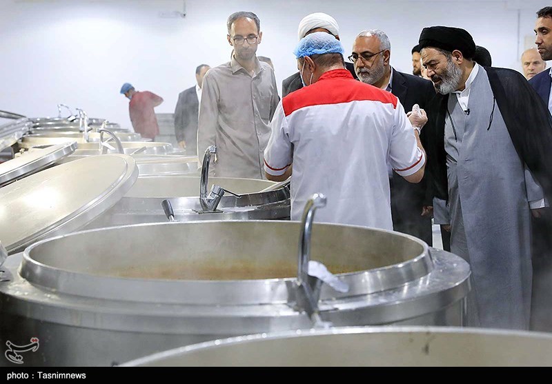 عکس/ بازدید سرپرست حجاج ایرانی از آشپزخانه "بدر" در مدینه