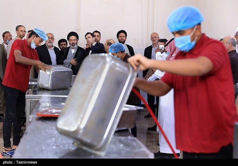 عکس/ بازدید سرپرست حجاج ایرانی از آشپزخانه "بدر" در مدینه