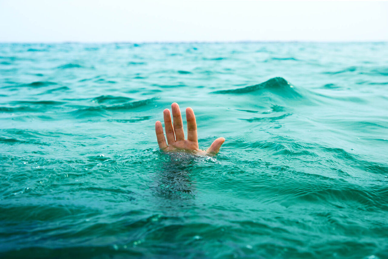 غرق شدن یک مرد 43 ساله در استخر