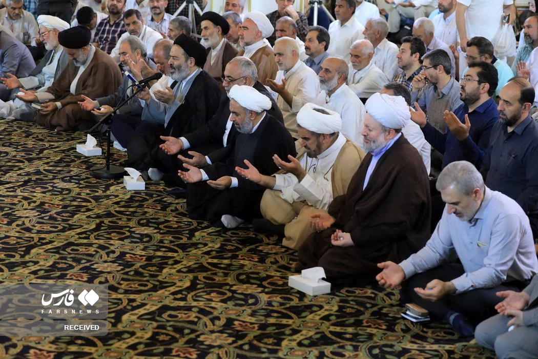 مراسم دعای کمیل زائران ایرانی در مدینه