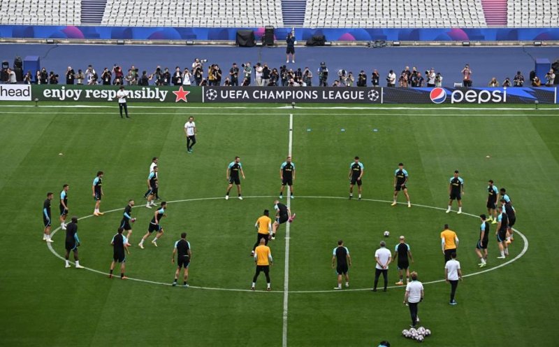 فینال سی‌ال: تمرین نراتزوری در استادیوم آتاترک