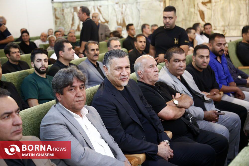 عکس/ مراسم ختم خواهر امیر قلعه نویی سرمربی تیم ملی فوتبال