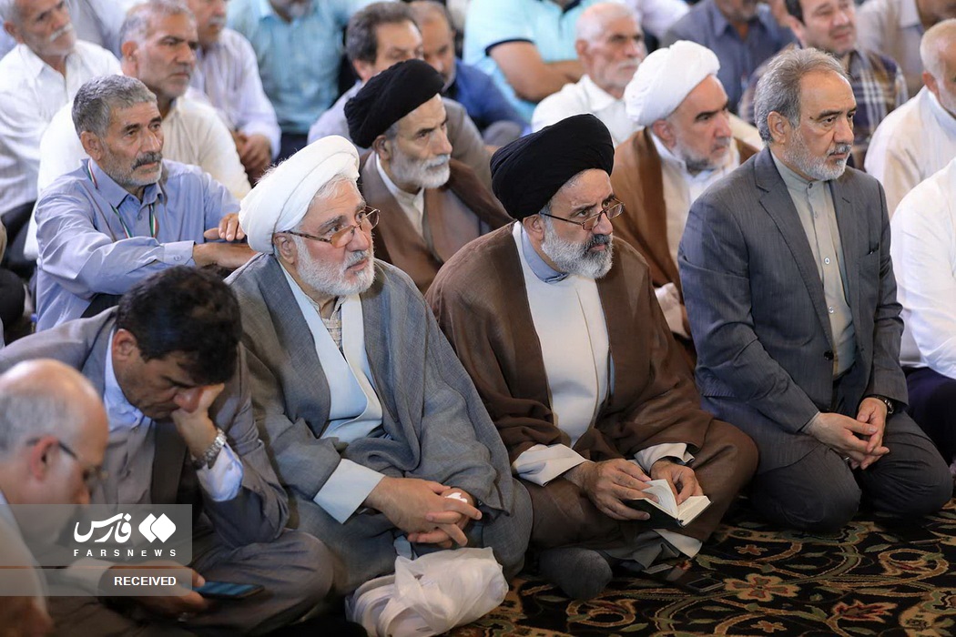 مراسم دعای کمیل زائران ایرانی در مدینه