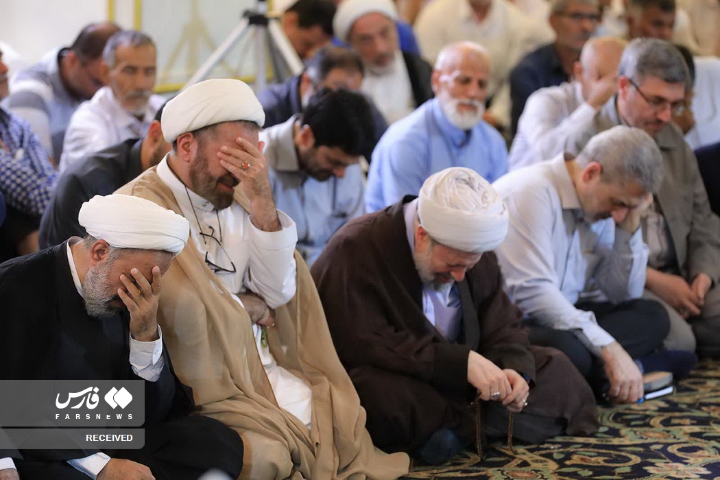 مراسم دعای کمیل زائران ایرانی در مدینه