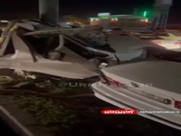 برخورد با تیر چراغ برق وسط خیابان؛ سمند نصف شد!
