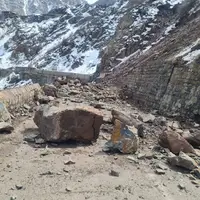 یک نفر بر اثر سقوط سنگ در محور کندوان جان باخت