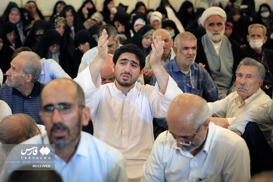 مراسم دعای کمیل زائران ایرانی در مدینه