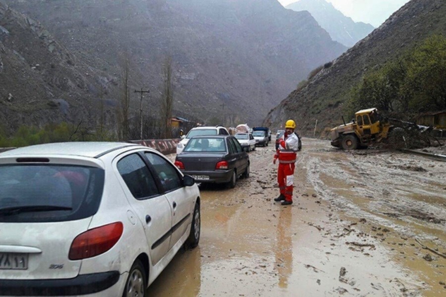 پلیس راه: جاده چالوس به علت طغیان سیلاب مسدود است