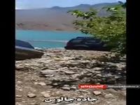 خودروهای گرفتار در سیلاب جاده چالوس