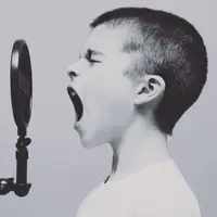وجود منبع ژنتیکی برای شکل گیری زیر و بم صدا