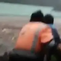 ویدئو/ لحظات نفس‌گیر نجات راننده‌ای که در سد کرج افتاده بود