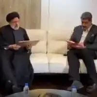 رئیسی کتاب خاطرات و دست نوشته رهبر انقلاب را به مادورو هدیه داد