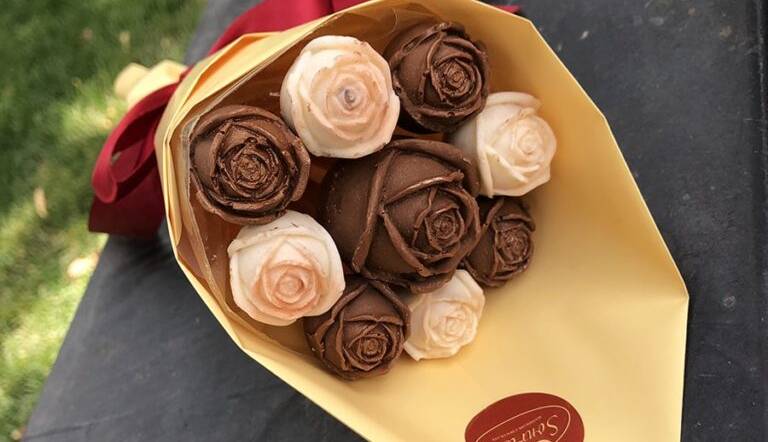 گل رز شکلاتی به نامزدتان هدیه بدهید
