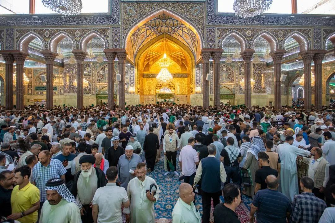 عکس/ حضور انبوه زائران در روز عرفه در حرم امام حسین (ع)